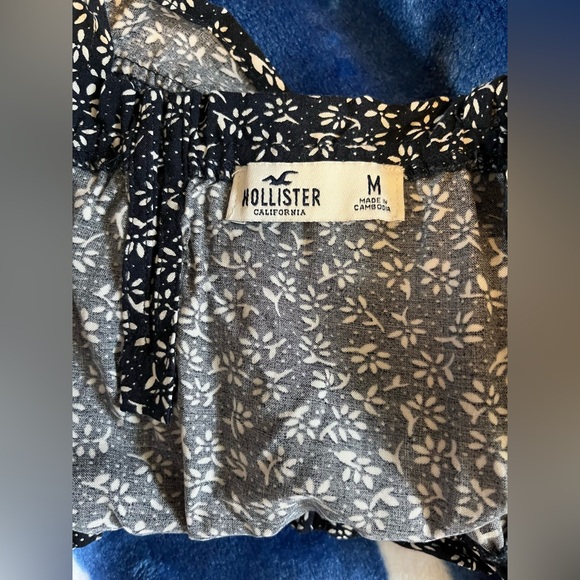 Blue floral hollister tank top - Picture 2 of 2